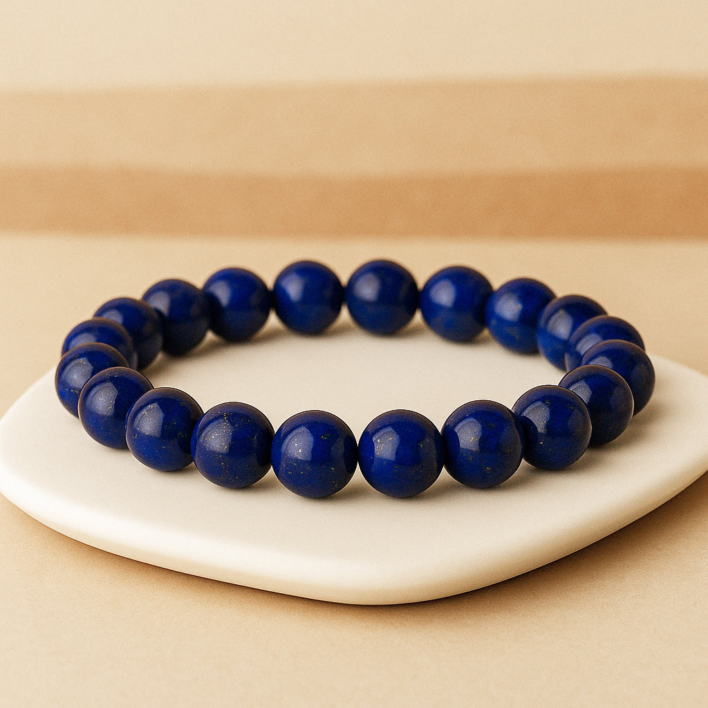 Bracelet en perles de lapis lazuli naturel, pierre bleu profond symbolisant la sagesse, la vérité et la clarté mentale, idéale pour la méditation et la guérison spirituelle